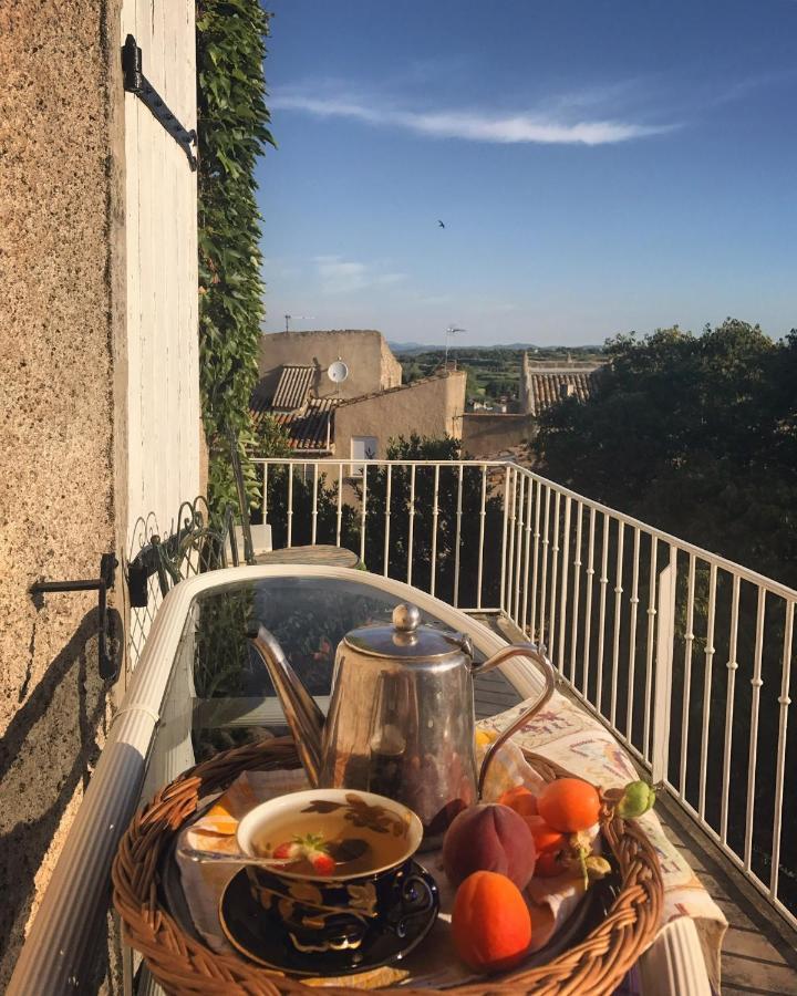Chez Les Artistes Hotel Servian ภายนอก รูปภาพ