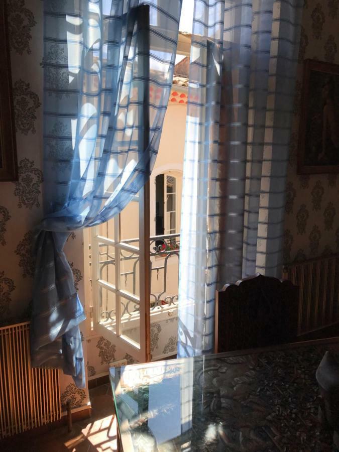 Chez Les Artistes Hotel Servian ภายนอก รูปภาพ
