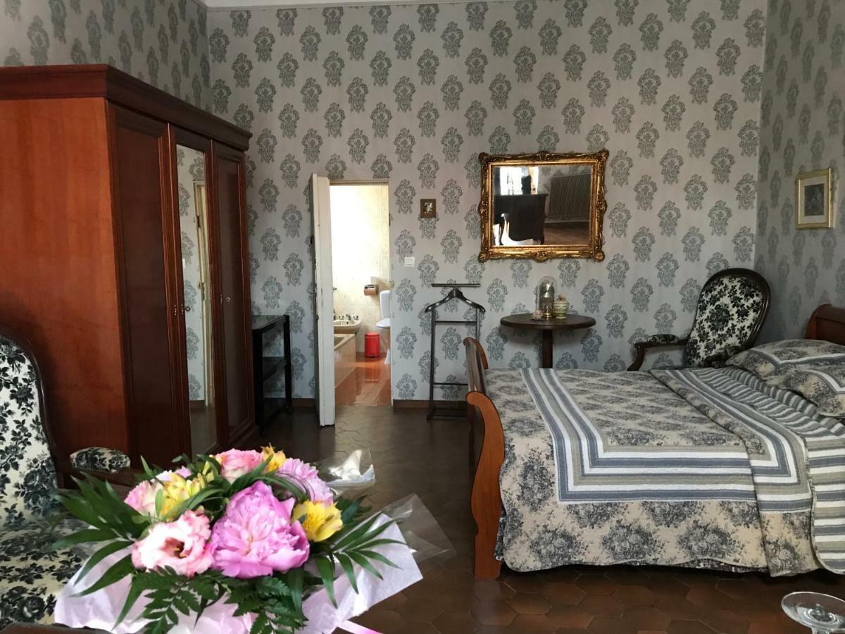 Chez Les Artistes Hotel Servian ภายนอก รูปภาพ