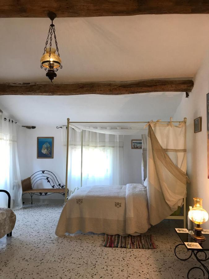 Chez Les Artistes Hotel Servian ภายนอก รูปภาพ